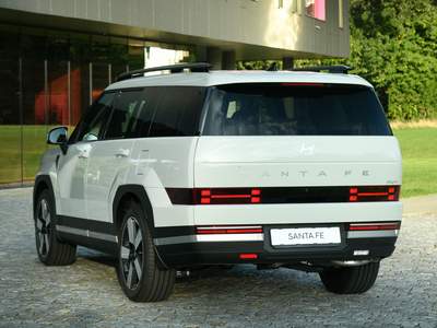 hyndai-santa-fe-phev-back-view