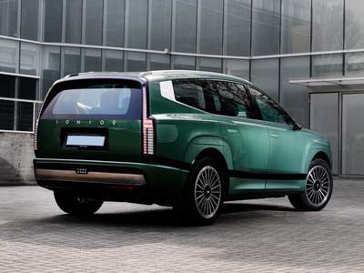 hyundai-ioniq-9-back-view