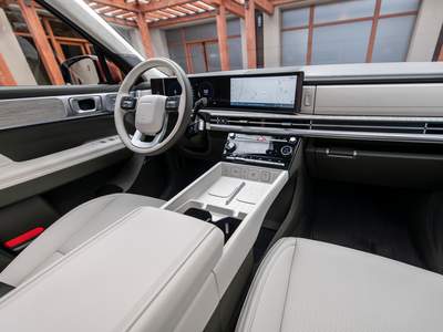 hyundai-santa-fe-intern-1