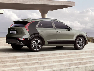 kia-niro-hev-22-back-view