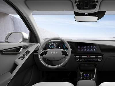 kia-niro-hev-22-intern-2