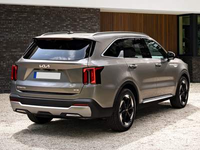kia-sorento-back-view