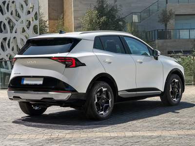 kia-sportage-back-view