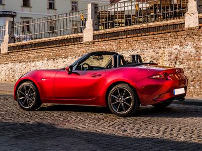 mazda-mx-5-back-view-2018