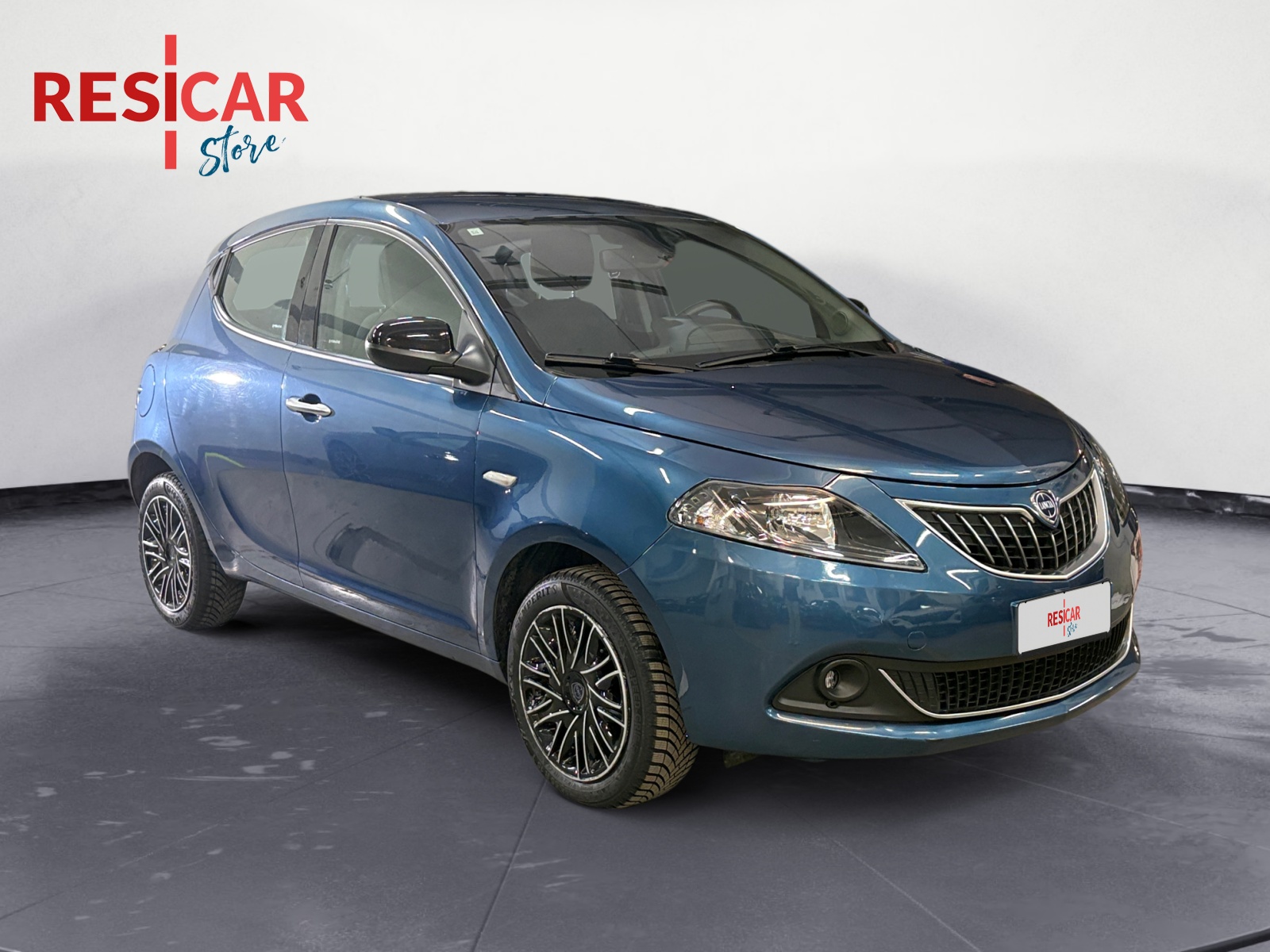 Ypsilon 1.0 firefly hybrid Silver s&s 70cv IDONEA NEOPATENTATO
