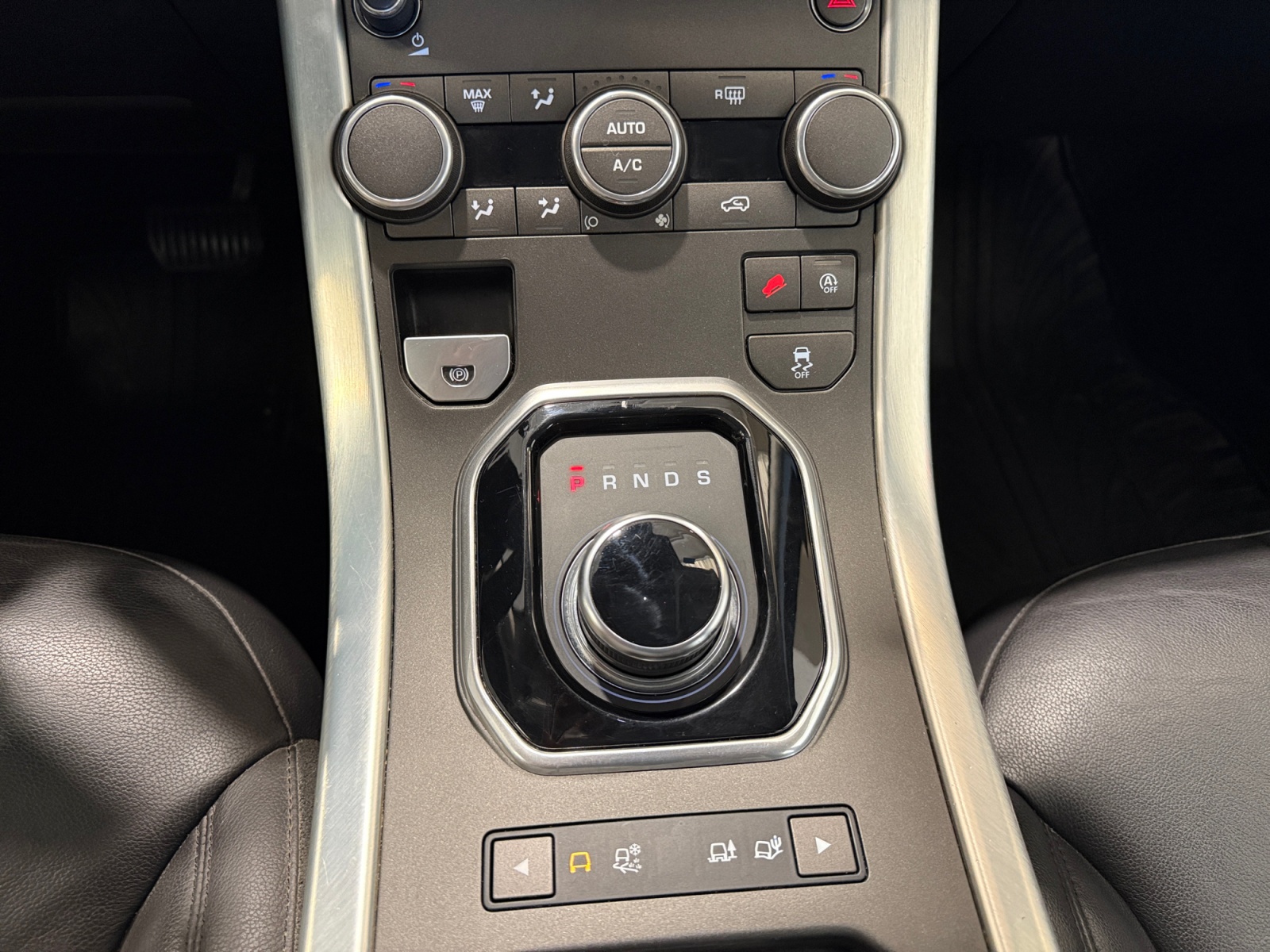 Range Rover Evoque 2.0d i4 mhev R-Dynamic SE awd 150cv auto - immagine 9