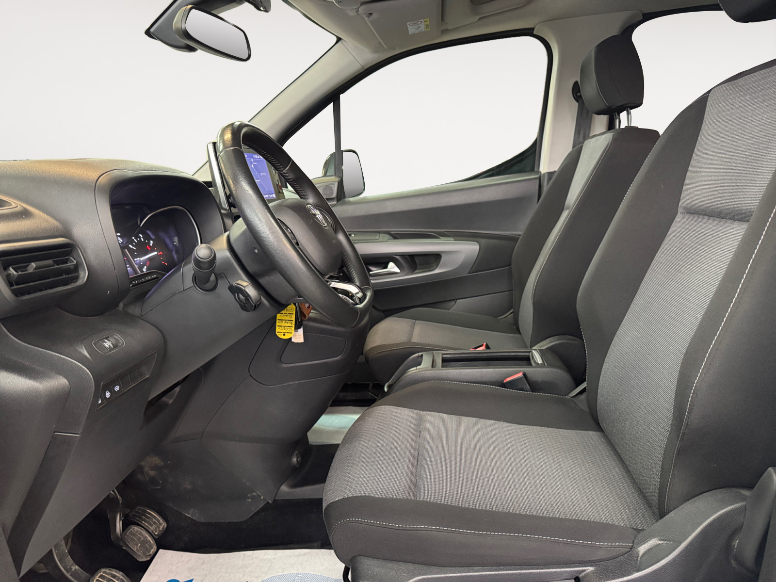 Proace City Verso 1.2P 110cv S&S L1 D Executive - immagine 7