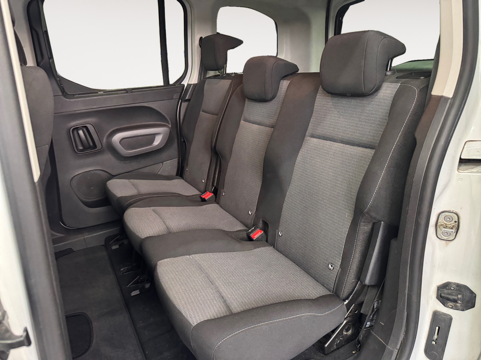 Proace City Verso 1.2P 110cv S&S L1 D Executive - immagine 11