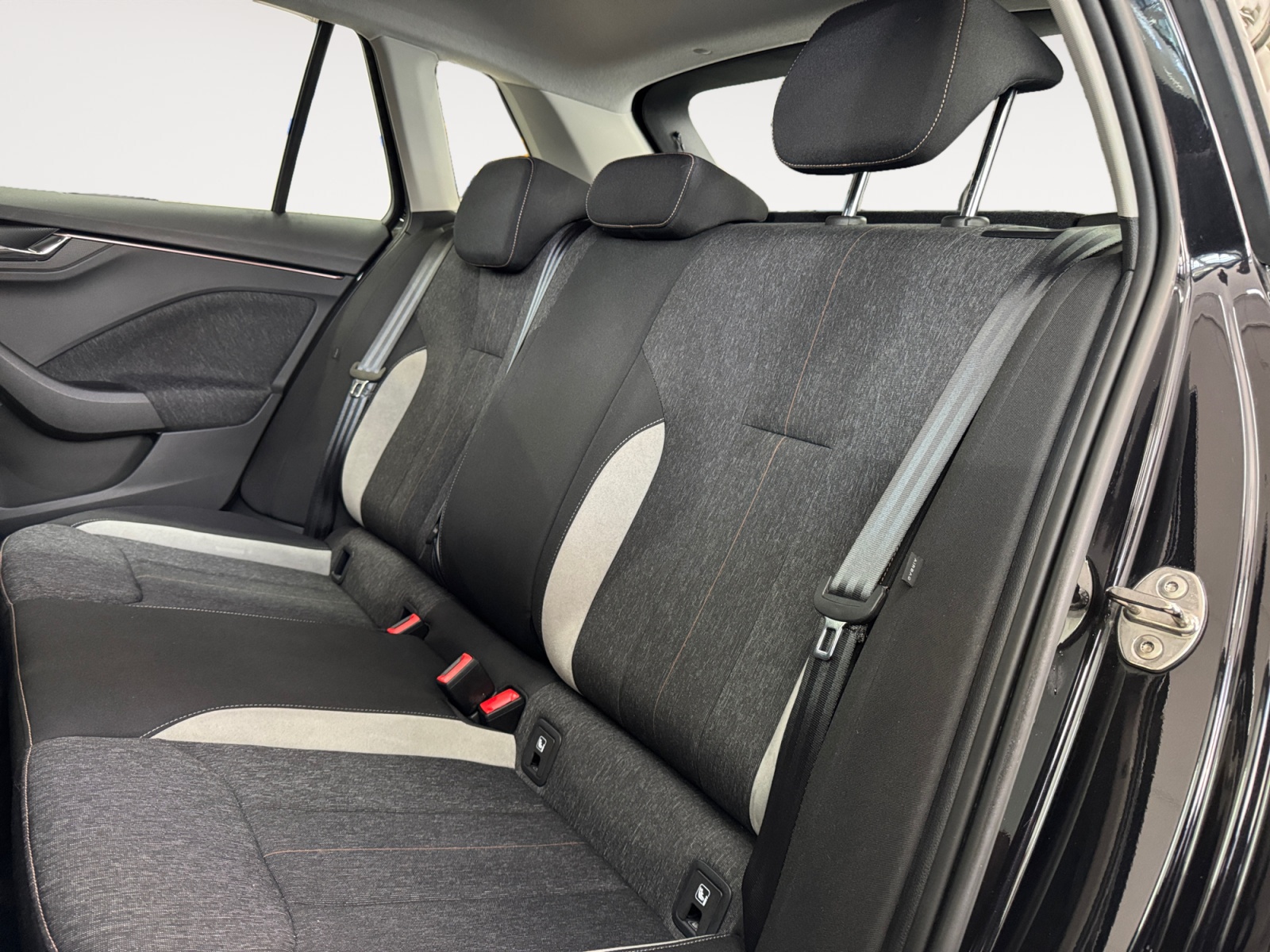 Kamiq 1.0 tsi Black Dots 95cv - immagine 11