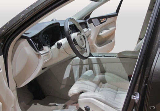 XC60 RECHARGE T6 AWD PLUG-IN CORE BRIGHT - immagine 7