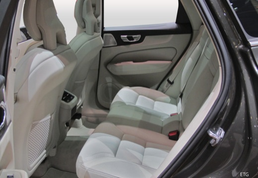 XC60 RECHARGE T6 AWD PLUG-IN CORE BRIGHT - immagine 8