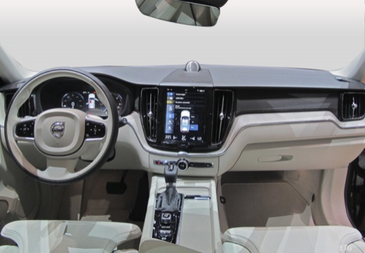 XC60 RECHARGE T6 AWD PLUG-IN CORE BRIGHT - immagine 11