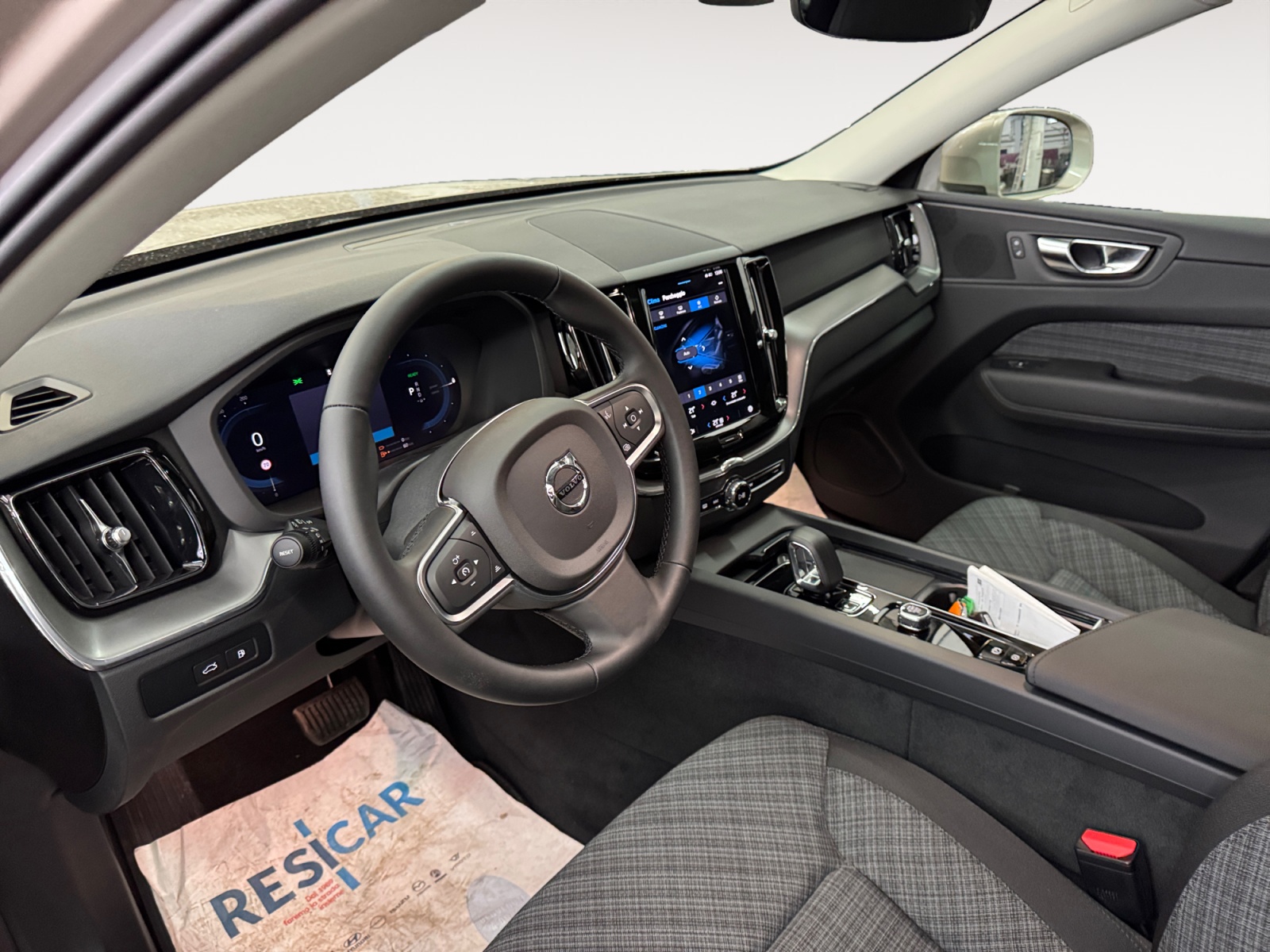 XC60 RECHARGE T6 AWD PLUG-IN CORE BRIGHT - immagine 6
