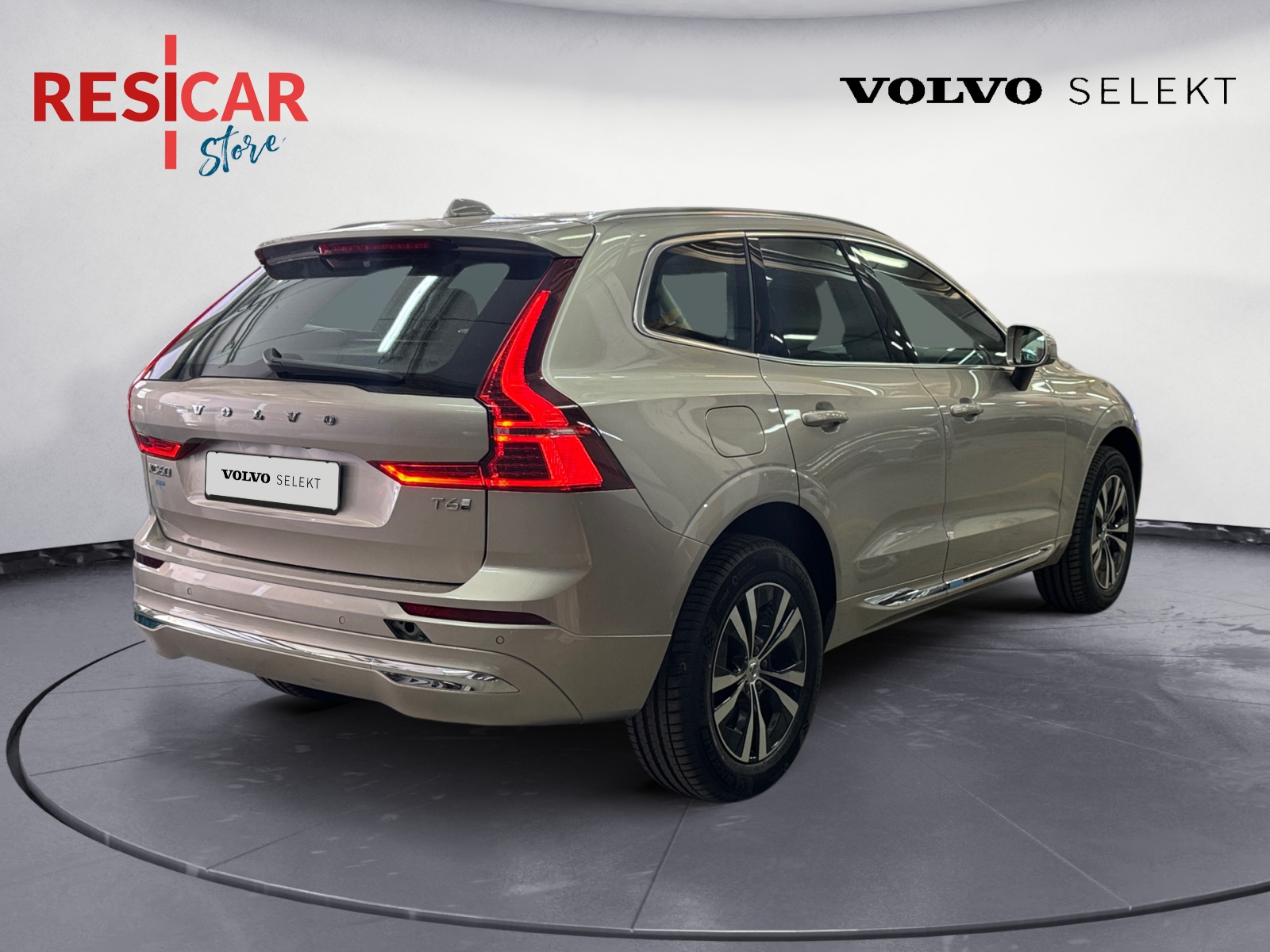 XC60 RECHARGE T6 AWD PLUG-IN CORE BRIGHT - immagine 5