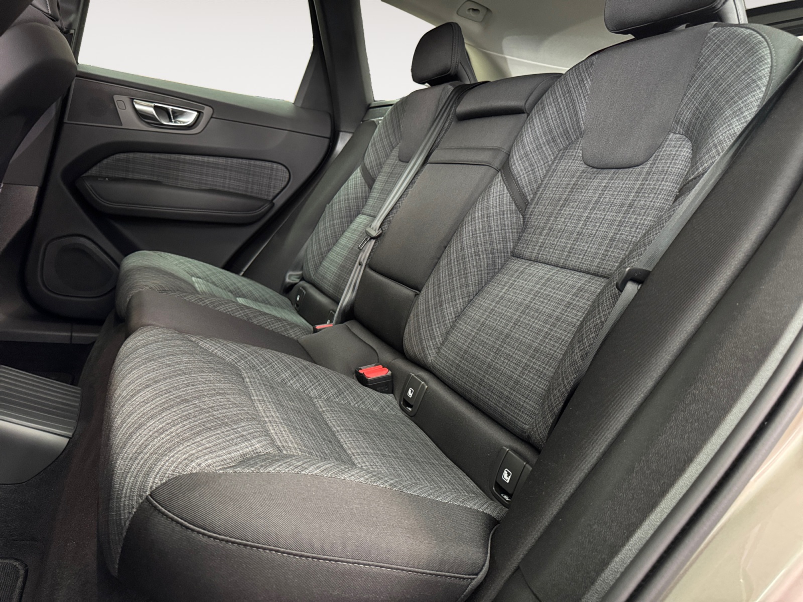 XC60 RECHARGE T6 AWD PLUG-IN CORE BRIGHT - immagine 11