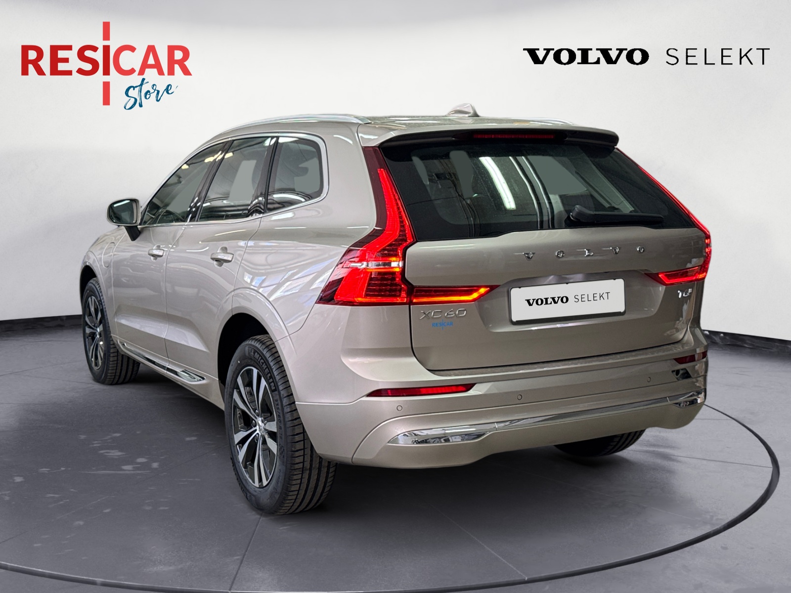 XC60 RECHARGE T6 AWD PLUG-IN CORE BRIGHT - immagine 4