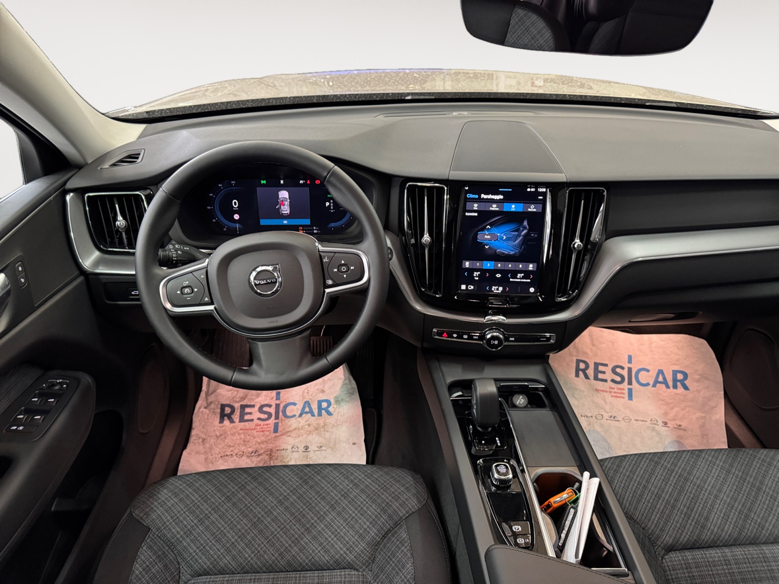 XC60 RECHARGE T6 AWD PLUG-IN CORE BRIGHT - immagine 12