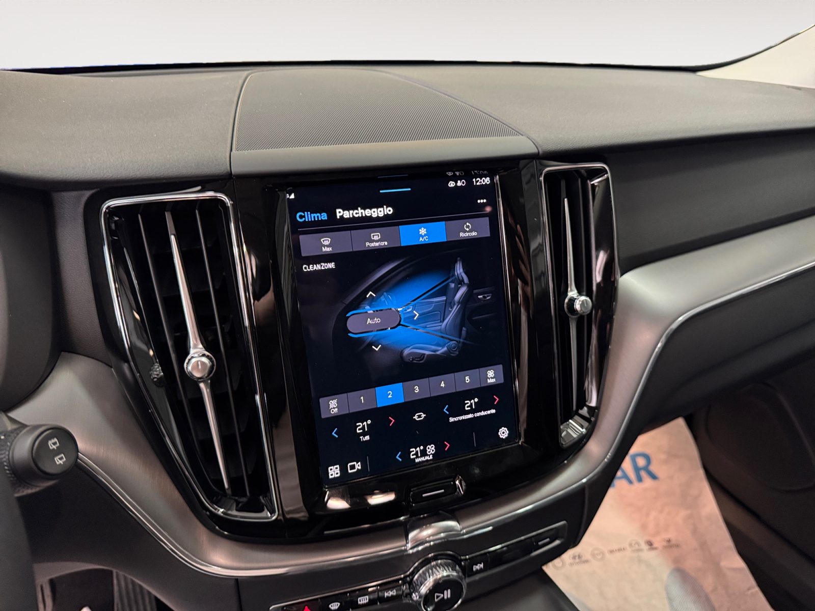 XC60 RECHARGE T6 AWD PLUG-IN CORE BRIGHT - immagine 10