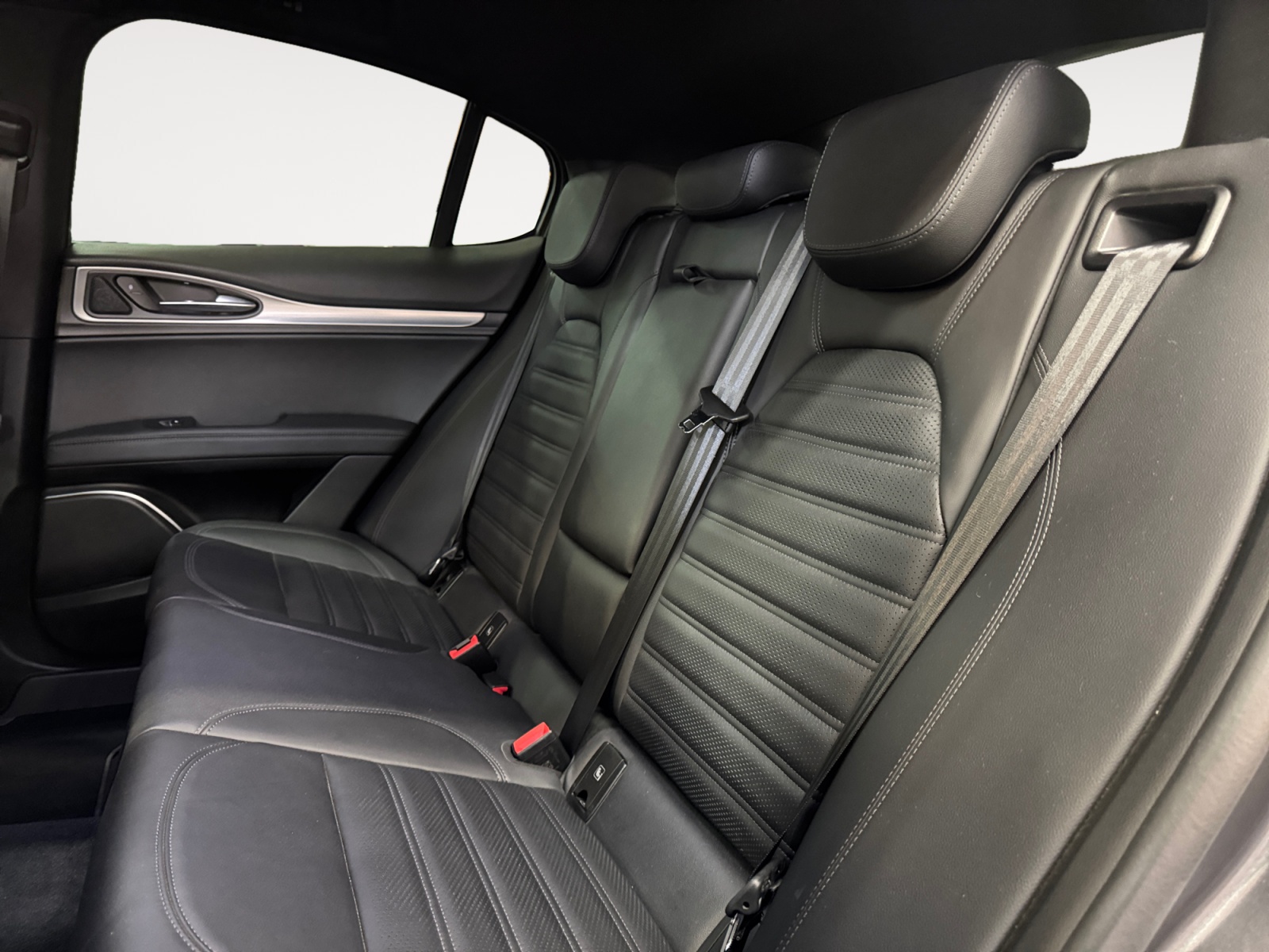 Stelvio 2.2 t Veloce Q4 210cv auto - immagine 11