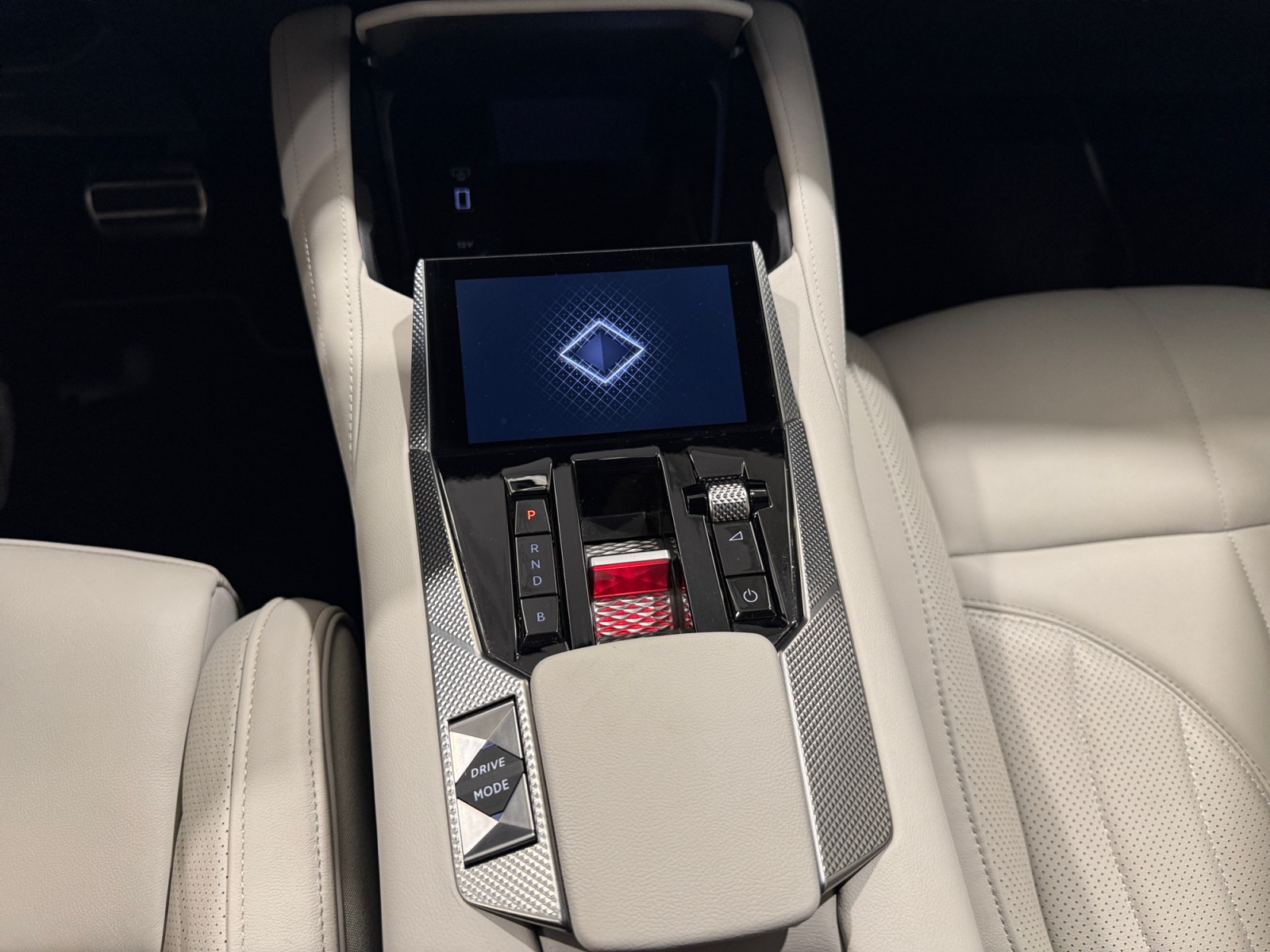 DS4 1.6 e-tense phev Esprit de Voyage 225cv auto - immagine 9